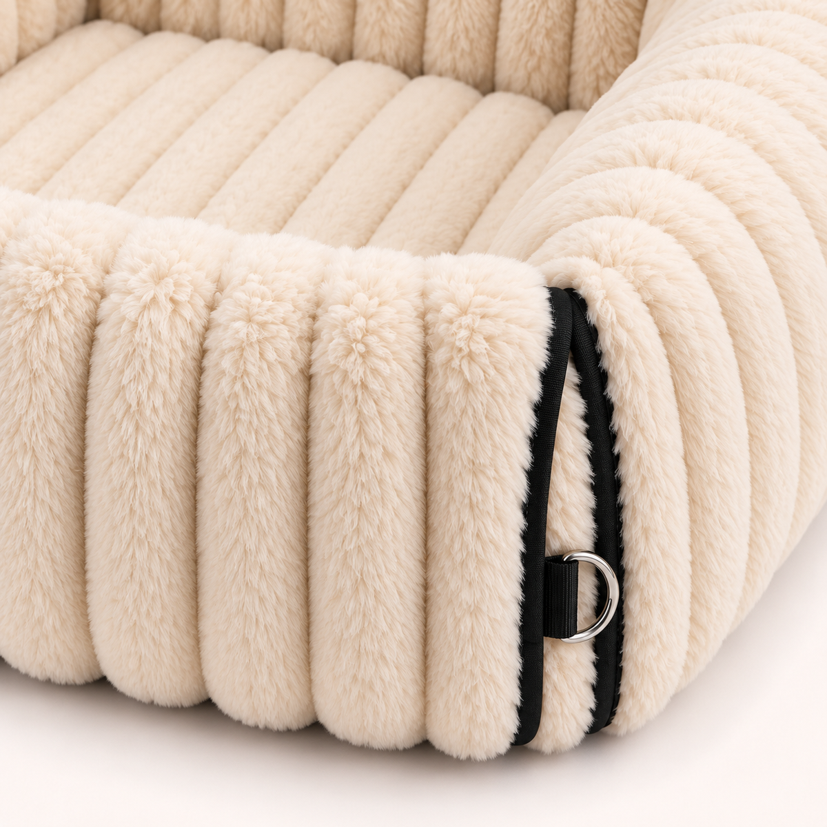 Beige Walkiies Bed: close-up of the ribbed cover, black piping and silver ring.